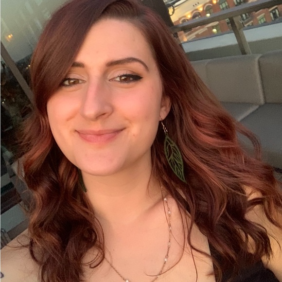 Meet your Posher, Shelby - Picture 2 of 3